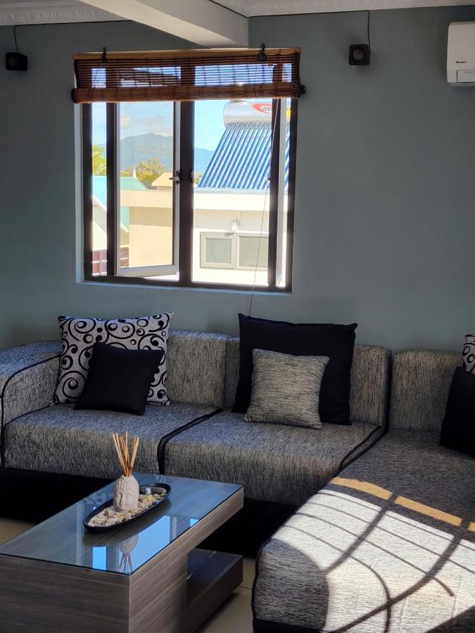 Sunsetview Beach Apartment Flic en Flac Bagian luar foto