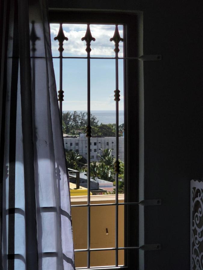 Sunsetview Beach Apartment Flic en Flac Bagian luar foto
