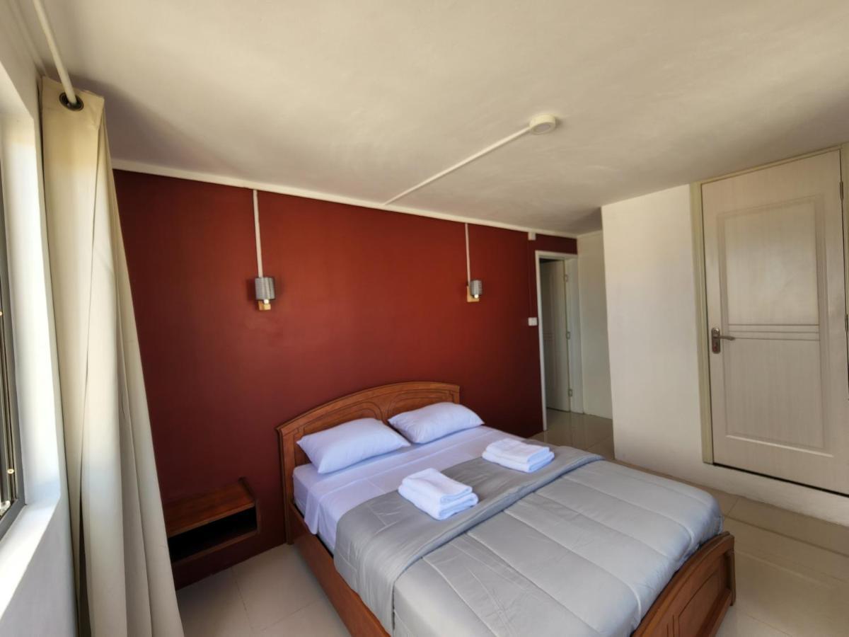 Sunsetview Beach Apartment Flic en Flac Bagian luar foto