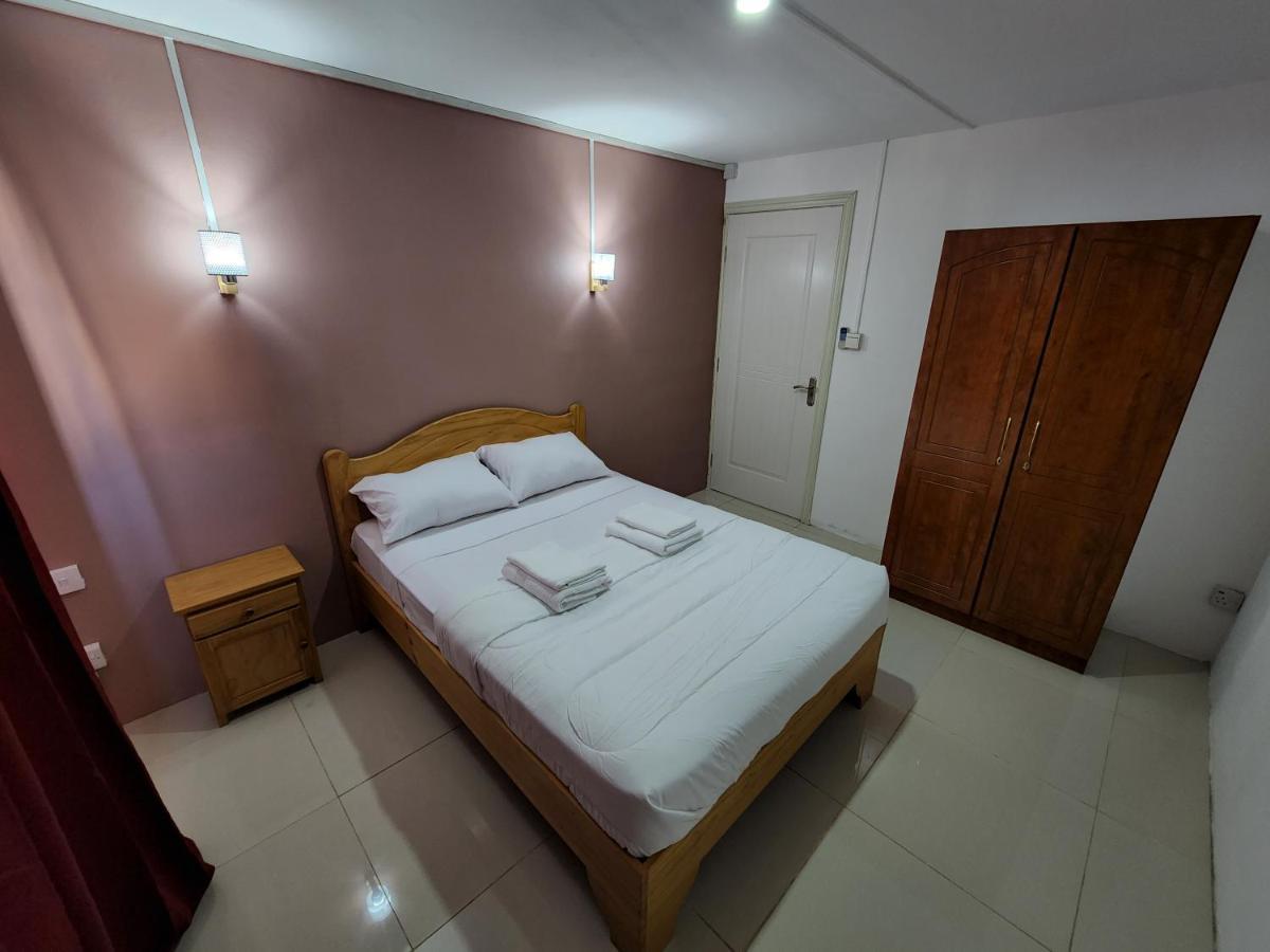 Sunsetview Beach Apartment Flic en Flac Bagian luar foto