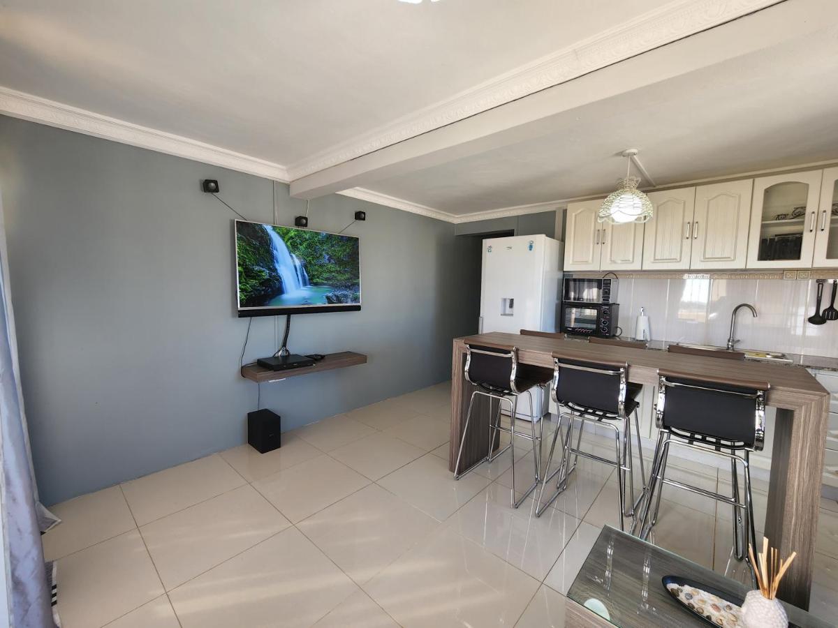 Sunsetview Beach Apartment Flic en Flac Bagian luar foto